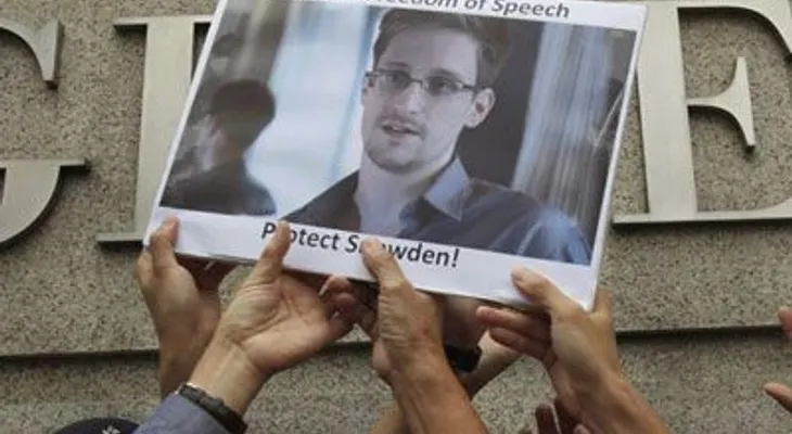 Putin dice Snowden puede quedarse en Rusia si cesa actividades contra intereses de EEUU