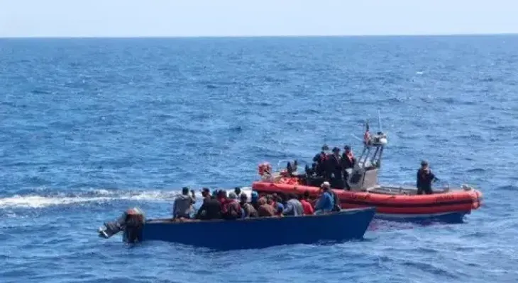 Interceptan un bote con 58 dominicanos y 7 haitianos en aguas de Puerto Rico
