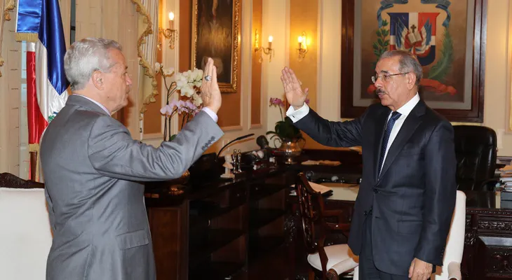 Presidente juramenta a Toca Simó como ministro de Industria y Comercio