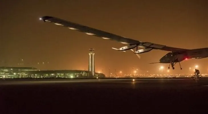 Avión solar llega a la India desde Omán