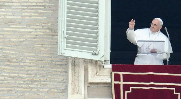 El papa exhorta abolir leyes que no dignifiquen al ser humano