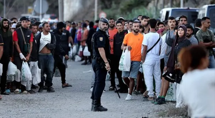 Desalojan en Ceuta el último asentamiento de migrantes marroquíes tras la llegada masiva de julio