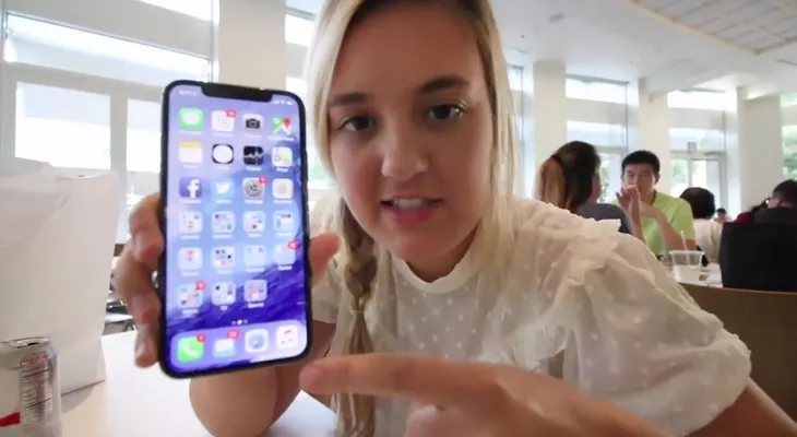 La hija de un ingeniero de Apple mostró el nuevo iPhone X y causó el despido de su padre