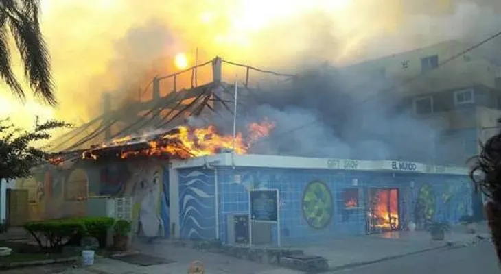 Fuego ocurrió en Cabañas Elke, no en hotel; afectó más de 15; bomberos duraron más de una hora