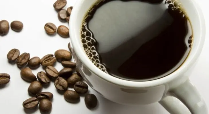 Dormir más o la cafeína alivian mejor el dolor crónico que los analgésicos