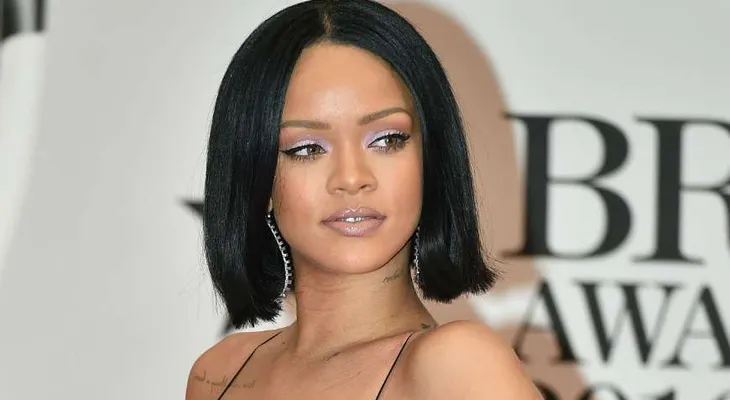 Rihanna estaría sumamente molesta por romance entre Jennifer López y Drake