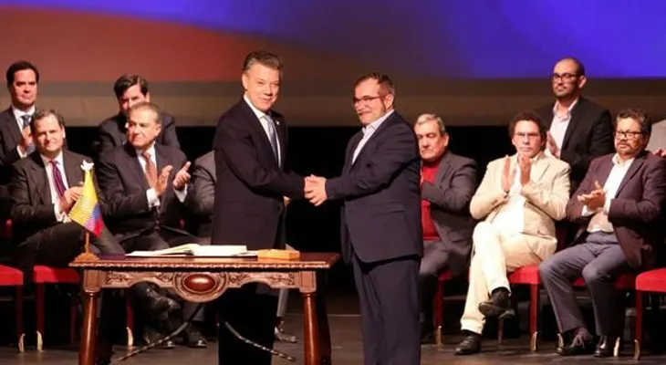 Gobierno de Colombia y FARC firman un nuevo acuerdo de paz
