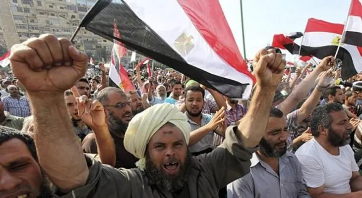 Egipto: al menos 18 muertos y más de 600 heridosen choques entre islamistas y opositores e
