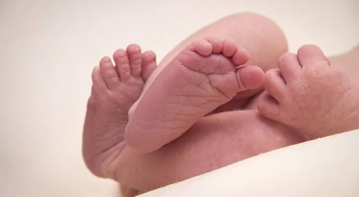 Nace primer bebé del MUNDO por un óvulo automatizado 