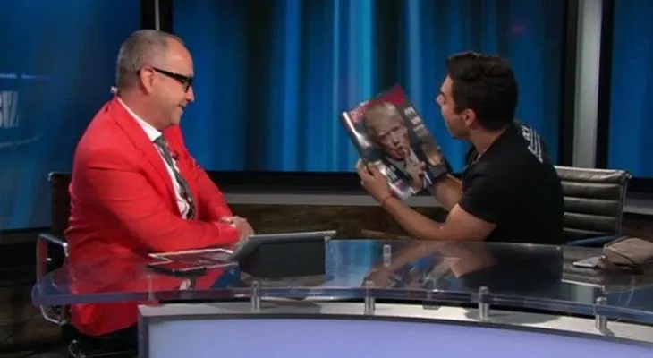 El actor Omar Chaparro rompe una foto de Trump en vivo en 'Showbiz'