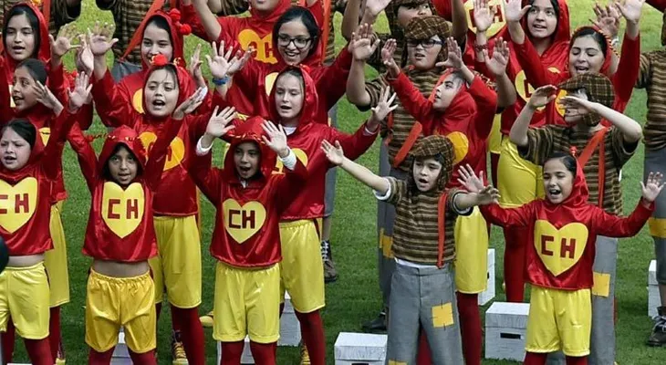 Miles rinden homenaje a Chespirito en México 