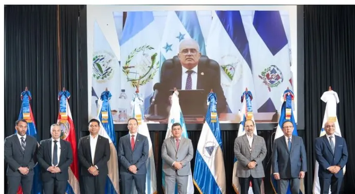 Valdez Albizu: Economía mantiene estabilidad pese a incertidumbre global