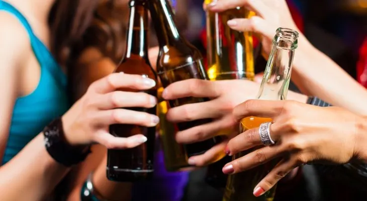 Las personas adultas que han abusado del alcohol podrían estar en riesgo de problemas de memoria.