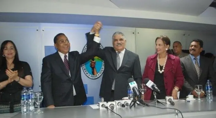 Miguel juramenta en el PRD a Ismael Reyes y 15 dirigentes del PDI