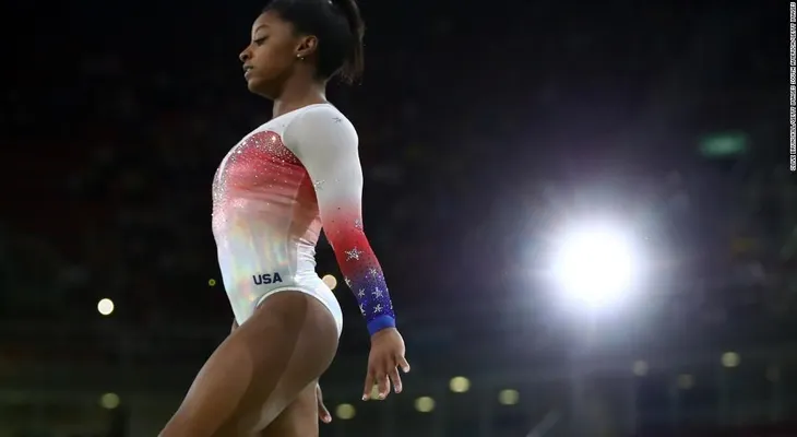 Simone Biles: yo también fui abusada por el exmédico del equipo de gimnasia de EE.UU.
