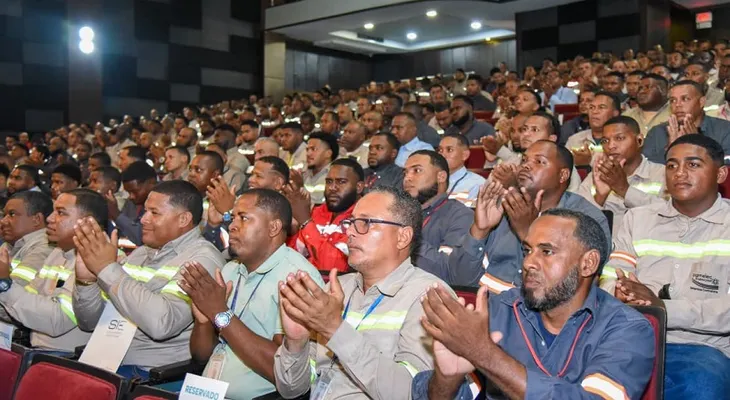 SIE alcanza 5,837 técnicos electricistas certificados tras jornada en Barahona