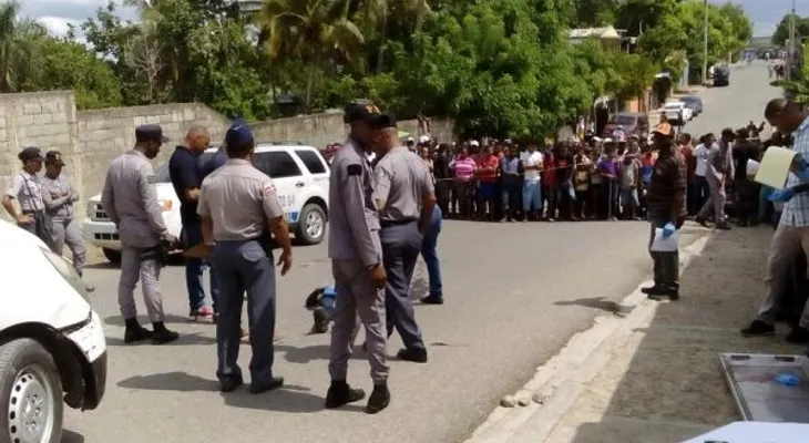 Raso mata su mujer en plena calle y luego se suicida