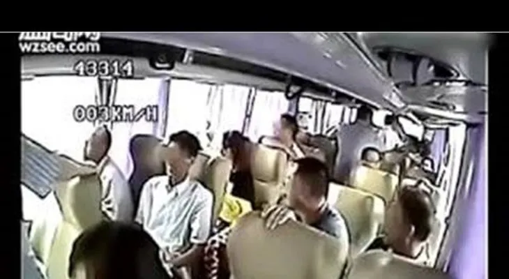 2. Cámaras de seguridad captan fuertes imágenes devastador terremoto en Nepal