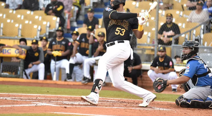 Aguilas vencen Tigres en un partido no acto para cardíaco, salen del sótano y siguen con vida 