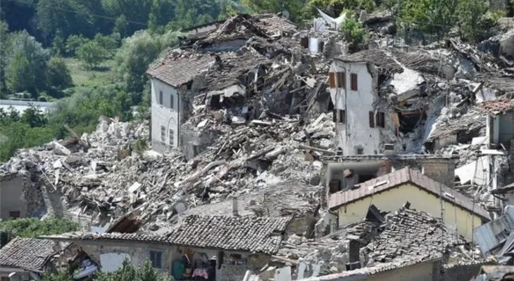 "No sabemos cuánta gente hay enterrada aquí": la desesperada búsqueda de sobrevivientes en Italia