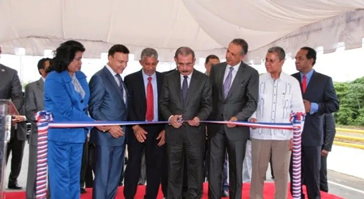 Danilo Medina inaugura el puente La Cuaba