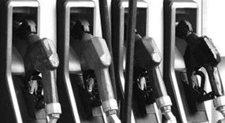 Ministerio de Industria y Comercio anuncia combustibles bajan hasta RD$11.60