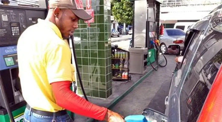 Gobierno dispone una rebaja en precio de todos los combustibles, excepto el gas natural