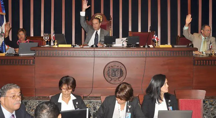 Senado dará este miércoles informe final venta acciones estatales en Antena Latina