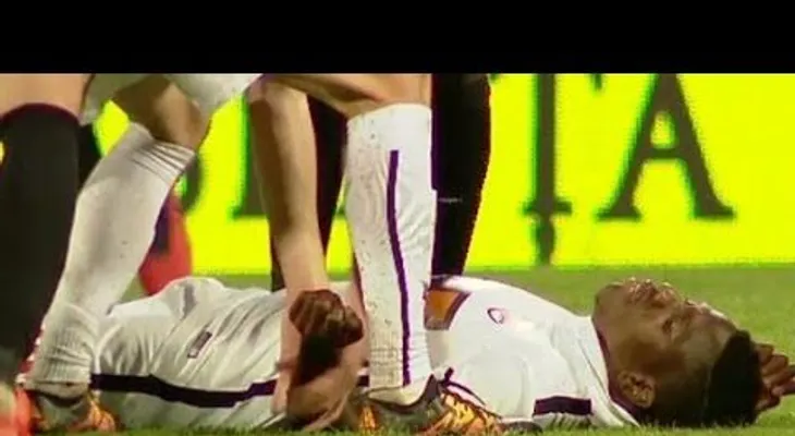Futbolista Patrick Ekeng, muere en pleno juego a causa de un ataque cardiaco (VIDEO)