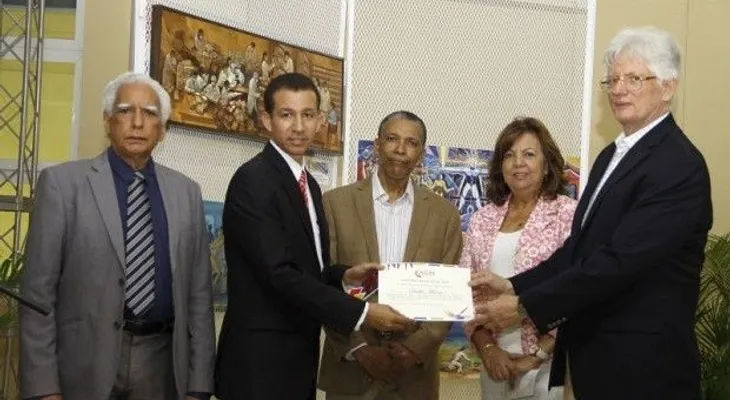 Artista plástico Dustin Muñoz gana concurso Mural del Archivo General de la Nación