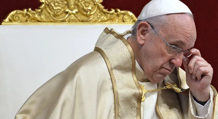 El papa Francisco sale a comprar lentes y conmociona al centro de Roma