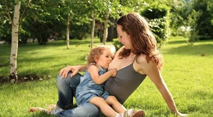 Lactancia prolongada da niños más inteligentes
