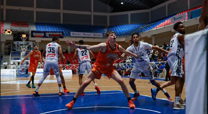 Marineros logra su segunda victoria con cinco jugadores en cifras dobles