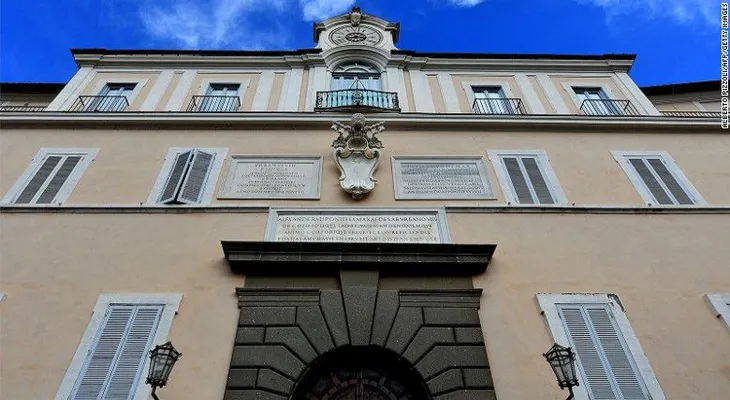 El papa abre al público su residencia privada de verano