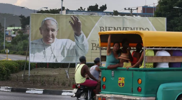 El papa vuela ya hacia La Habana