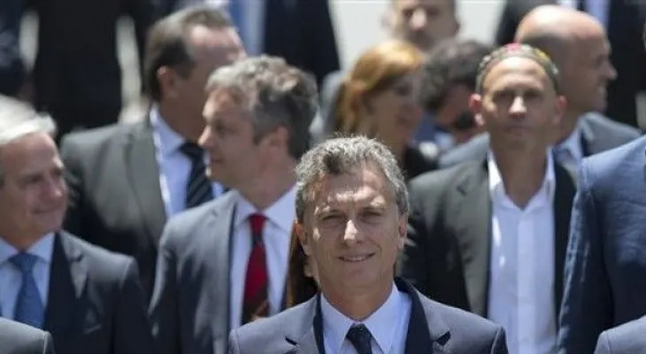 Macri se reúne con opositores en su primer día de gestión
