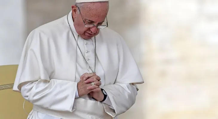 El papa Francisco pide perdón "por los escándalos recientes" en Roma y el Vaticano