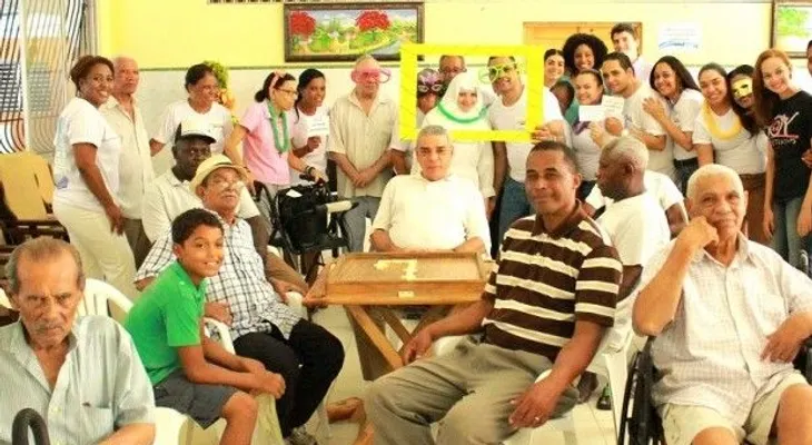 Despertar Nacional y TASA llevan alegría a hogar de ancianos en Día del Padre