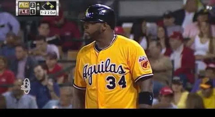 Jonrón de Kenny Vargas en el triunfo de las Aguilas sobre los Leones 