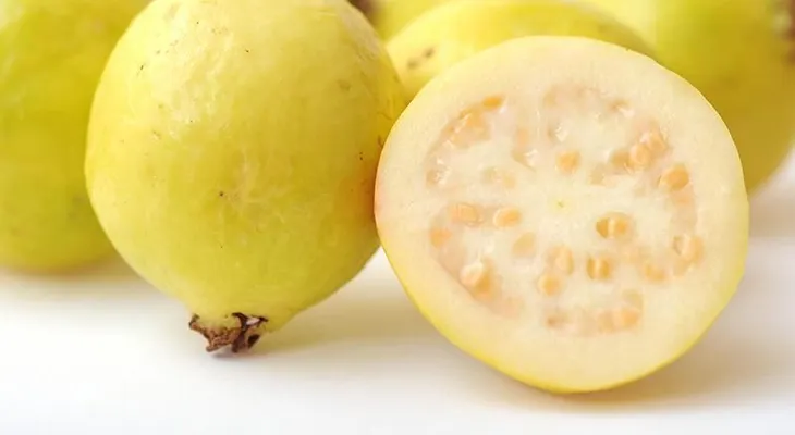 La guayaba: reduce presión arterial; alivia el estreñimiento, la tos y el resfriado: Otras propiedades 