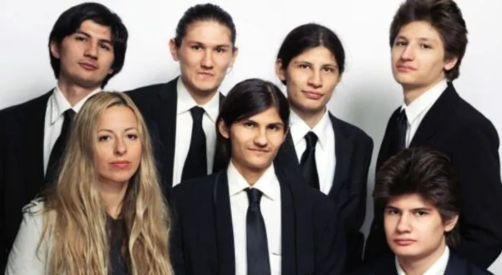 La extraña historia de siete hermanos que estuvieron 14 años aislados en un departamento