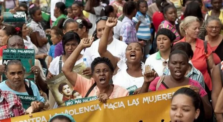 Mujeres marchan a Palacio contra el nuevo Código Penal