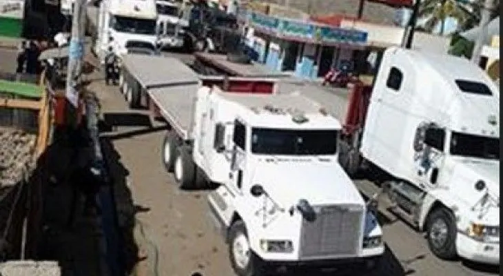 Patanista arrolla niña tras recibir pedrada en la cara