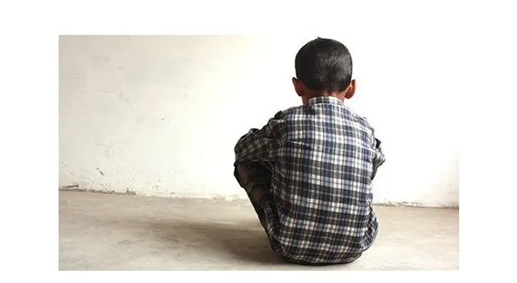 Un menor de 14 viola niño de 8 años, alegando que lo provocó; lo condenan a 2 meses de prisión