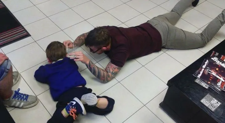 El gesto de un peluquero con un niño autista conmovió en redes