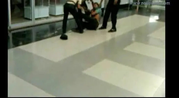 Estudiante es agredida por grabar a un seguridad del Metro cuando golpeaba usuario