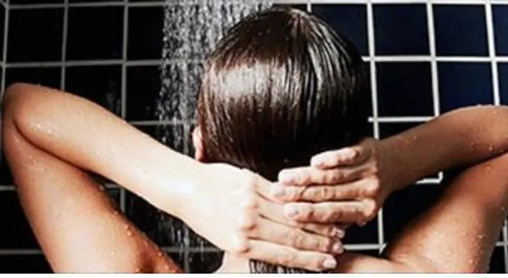 Razones por las que dicen no deberías bañarte diariamente 