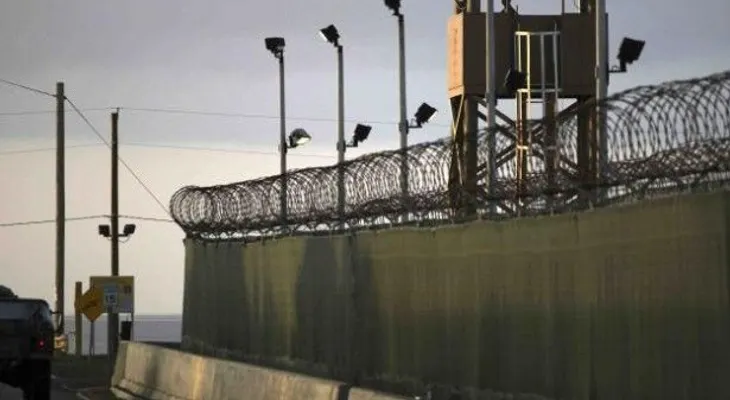 Prohíbe traslado de detenidos de Guantánamo