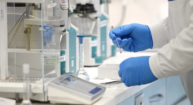 Comisión Europea cierra su tercer contrato de vacunas contra COVID, con Johnson & Johnson