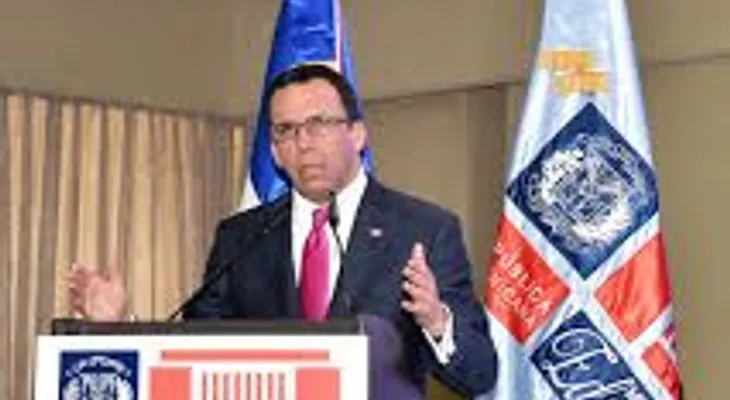 Ministro Andrés Navarro: La educación de calidad debe estar cimentada en valores